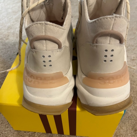 White booties - Picture 3 of 3